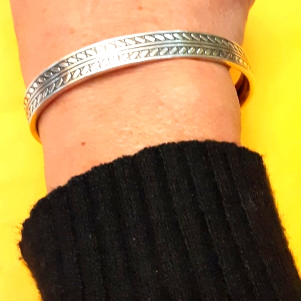 Fashion bangle cuff